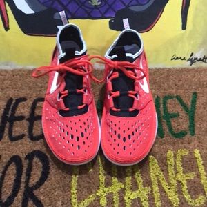 Red black white NIKE SOLARSOFT COSTA LOW vacation beach shoes